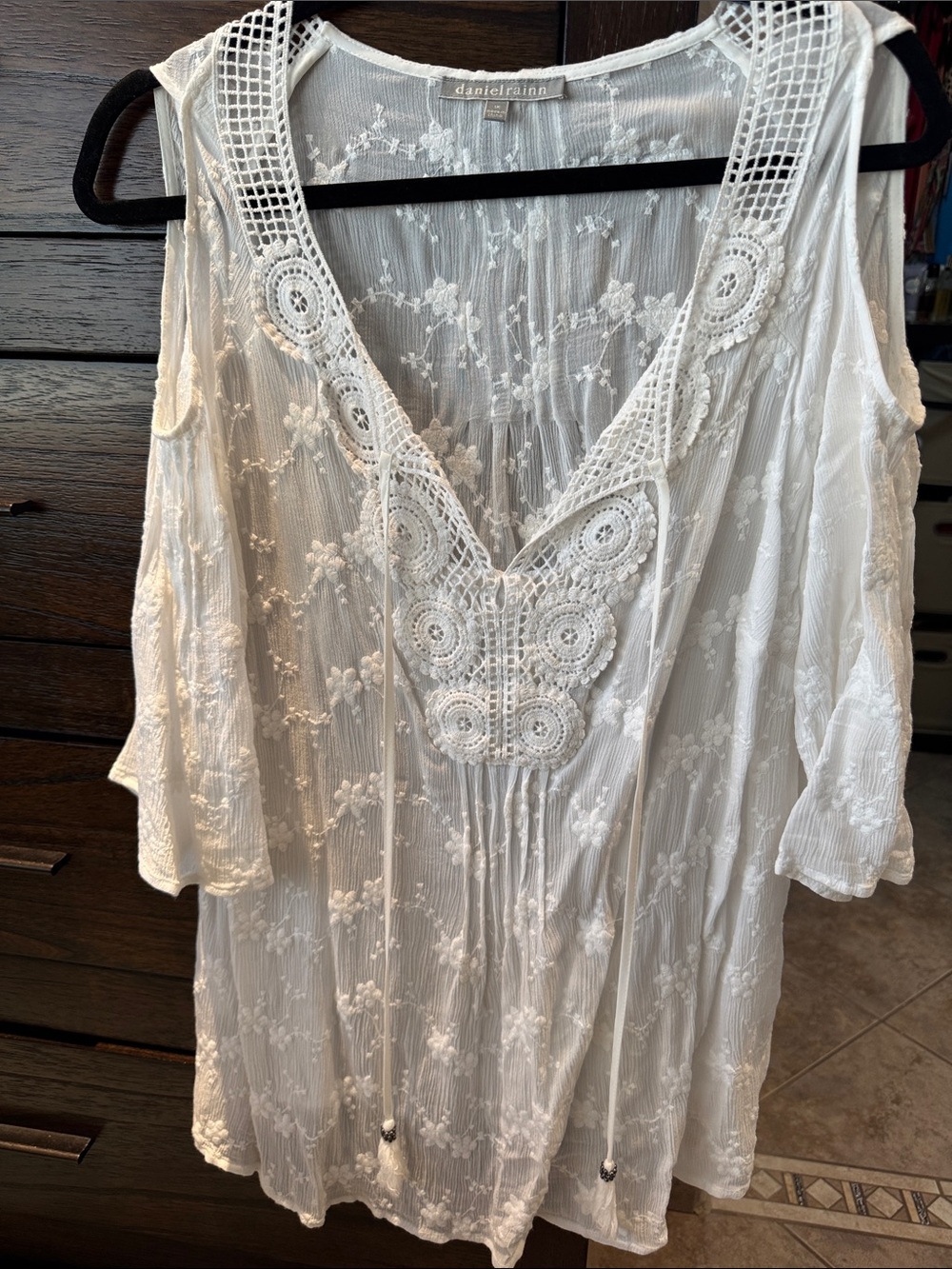 Daniel Rainn White Lace Embroidered Cold-Shoulder Blouse
